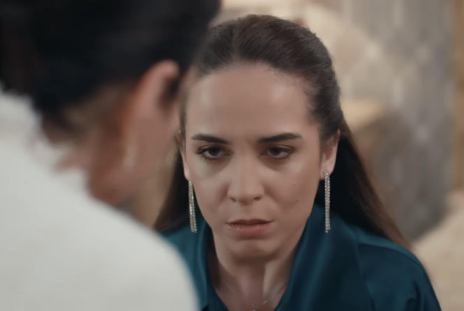 Panna Młoda, odcinek 18. Mukadder, Beyza