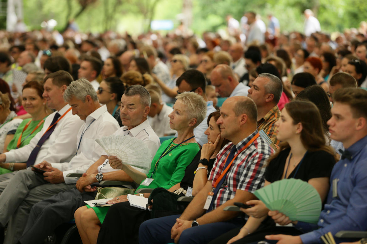 Kongres Świadków Jehowy 2024. W niedzielnych wydarzeniach wzięły udział tłumy