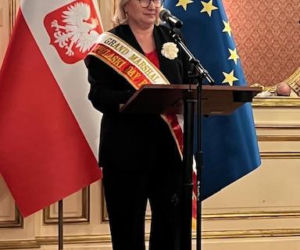 Szarfowanie Wielkiej Marszałek Parady Pułaskiego Iwony Korgi