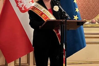 Szarfowanie Wielkiej Marszałek Parady Pułaskiego Iwony Korgi