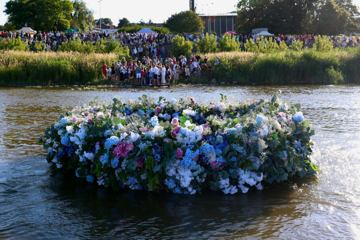 Tak Warszawa powitała lato. Wianki nad Wisłą 2024 