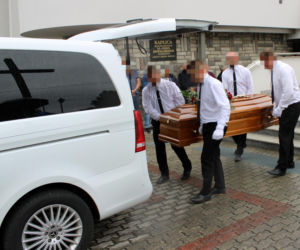 Niebo zapłakało nad Reginą Ż. Wzruszający pogrzeb ofiary tragedii na Węgrzech