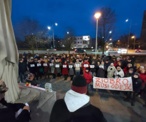 Radom: Manifestowali w obronie sędziów. Ponad 100 osób osób wzięło udział w demonstracji