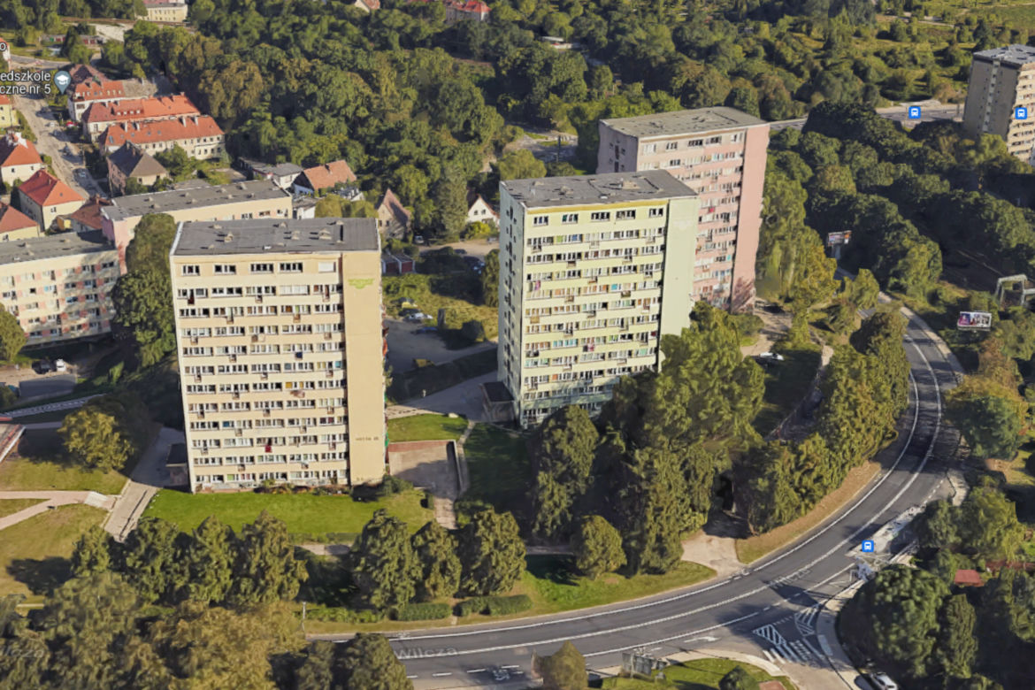 Tragedia w Szczecinie. Młoda kobieta wypadła z okna na 10. piętrze. Wstrząsający film krążył po sieci, internauci zbulwersowani