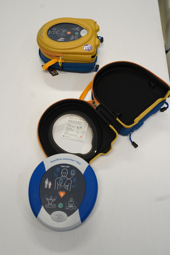 Duchowny zmarł, bo ktoś ukradł baterie do defibrylatora