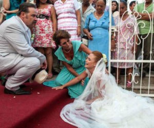 Burza. Esthercita (Laura Carmine), Fulgencio (Cesar Evora)