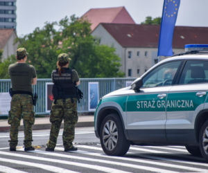 Kontrole na granicach przedłużone. Rząd tłumaczy: „Wciąż istnieje poważne zagrożenie”