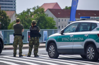 Kontrole na granicach przedłużone. Rząd tłumaczy: „Wciąż istnieje poważne zagrożenie”