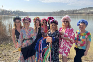 Świętokrzyskie Morsy i Wiedźmy pożegnały zimę. Marzanna utopiona