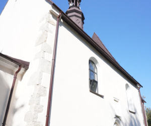 Ta mała wieś skrywa niezwykłą historię. Świątynia stoi tu od 1362 roku