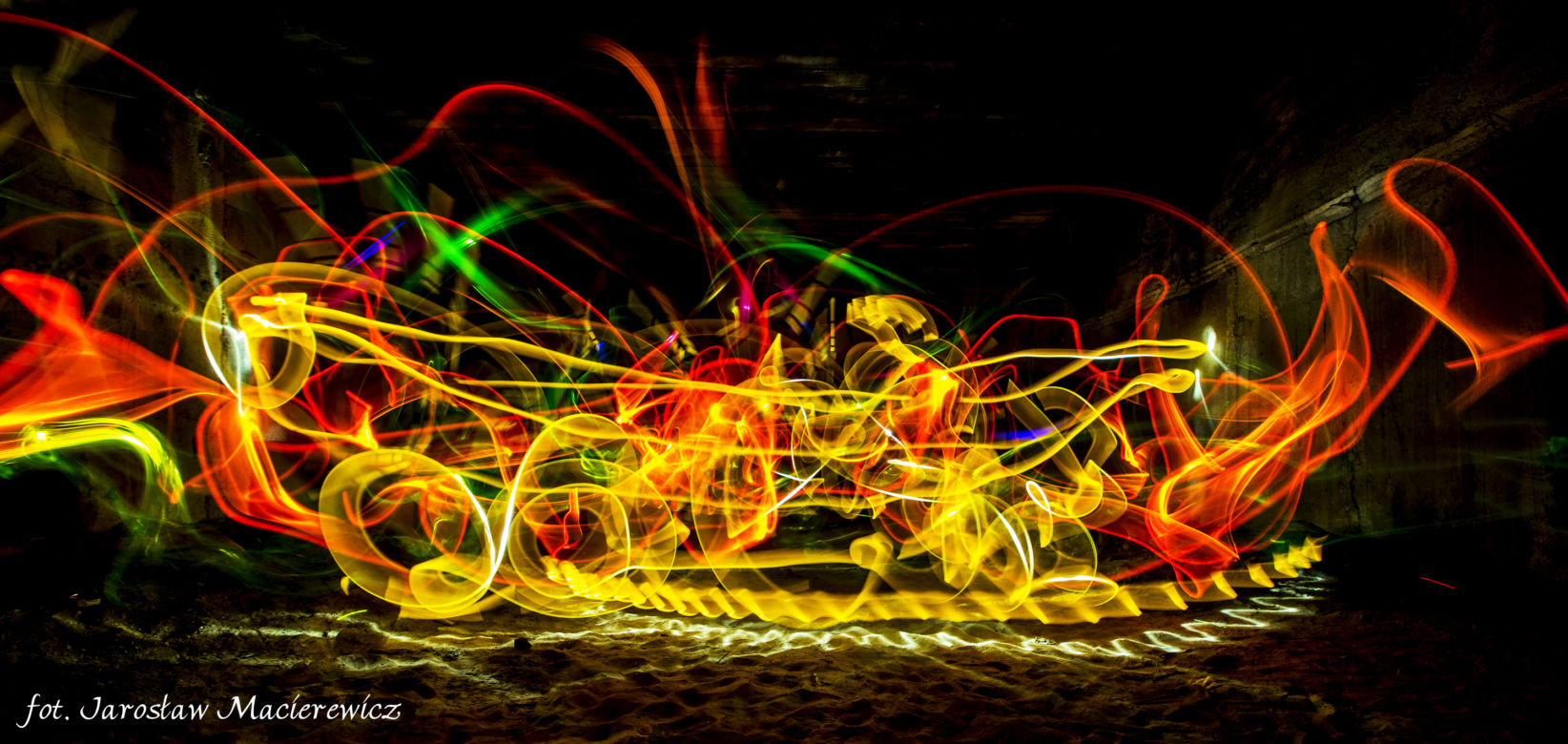 Lightpainting: Tak się maluje światłem latarki!