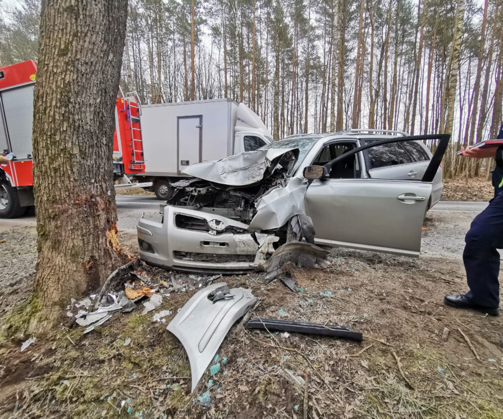 Wypadek na trasie Barczewo - Jeziorany. Mężczyzna zasnął za kierownicą? [ZDJĘCIA]