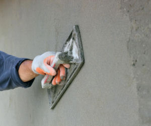 Czy zimą można tynkować ściany? Jakie są zasady tynkowania zimą?