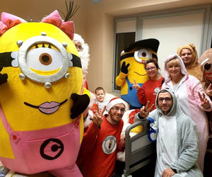 Gabryś przeszedł 17 operacji, tylko na twarzy i dłoniach nie ma blizn. Jego pają jest pomoc innym!