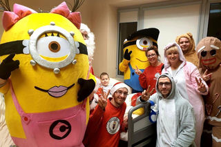 Gabryś przeszedł 17 operacji, tylko na twarzy i dłoniach nie ma blizn. Jego pają jest pomoc innym!