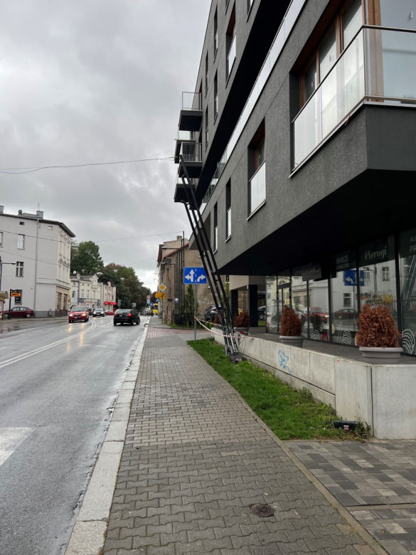 Gliwice: 41-letni kierowca wjechał w słup