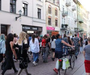 Torunianie protestują przeciwko przegłosowaniu Lex TVN