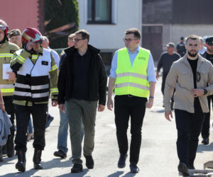 Morawiecki na miejscu pożaru w Nowej Bialej