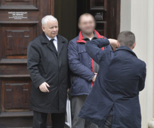 Zaczepili Kaczyńskiego  pod kościołem! Szok, czego od niego chcieli!