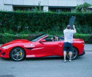 Patryk Vega w Ferrari Portofino wartym milion złotych