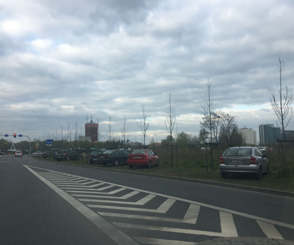 Nielegalny parking pod Avenidą