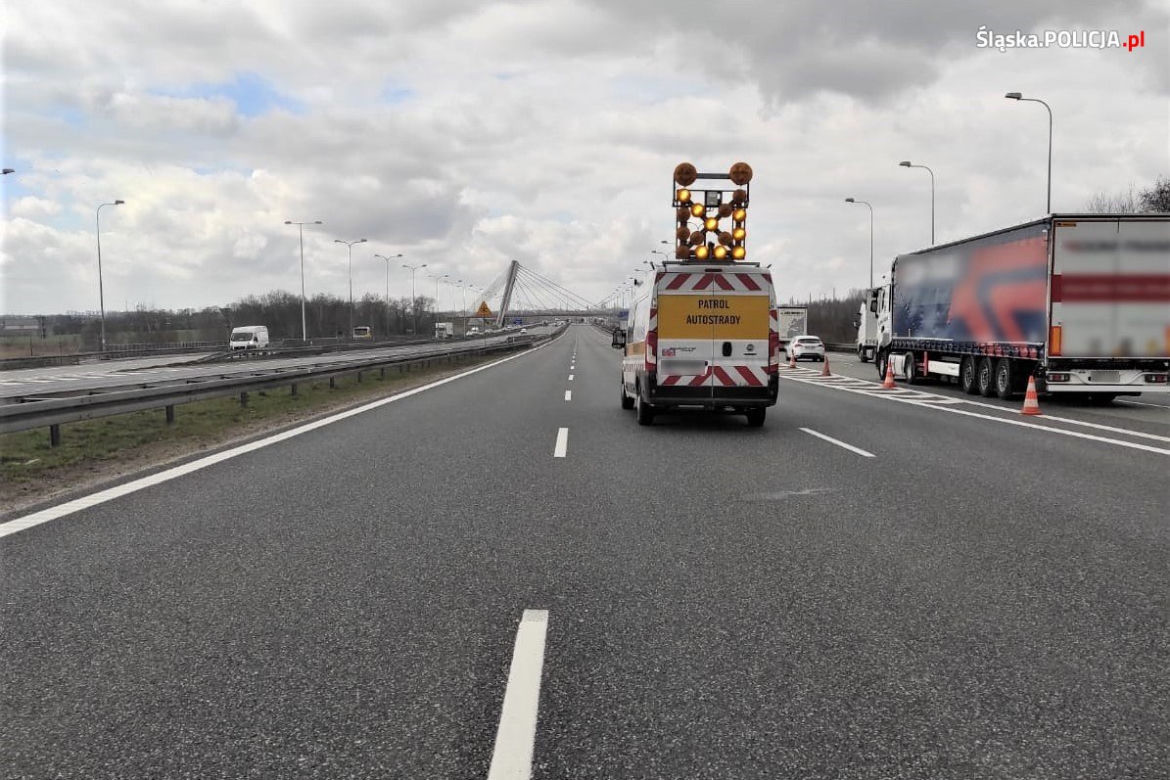 Śląskie: Ciężarówki niczym taran wjechały w samochody. Przerażający wypadek na autostradzie A4