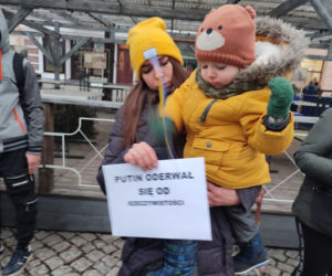 Nigdy więcej wojny! Protest na rynku w Lesznie