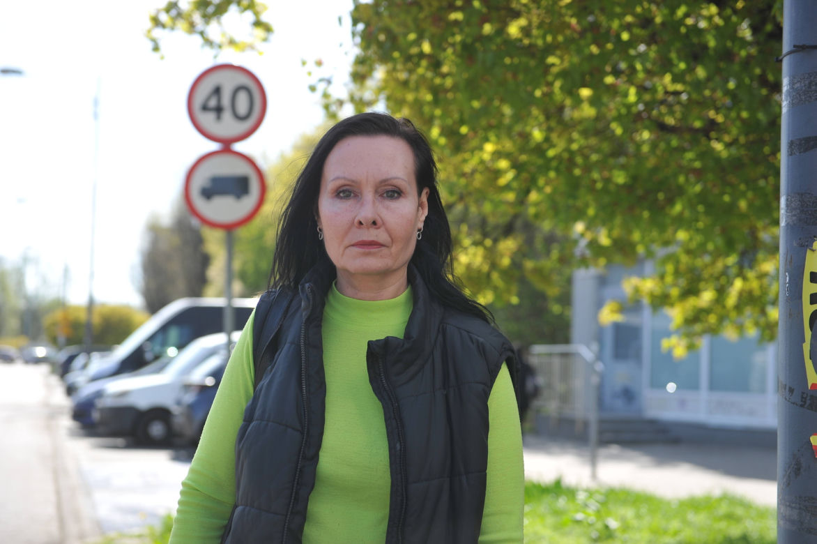 Zaczęli burzyć szkieletor. Mieszkańcy są wściekli, że ciężarówki rozjeżdżają im ulicę 