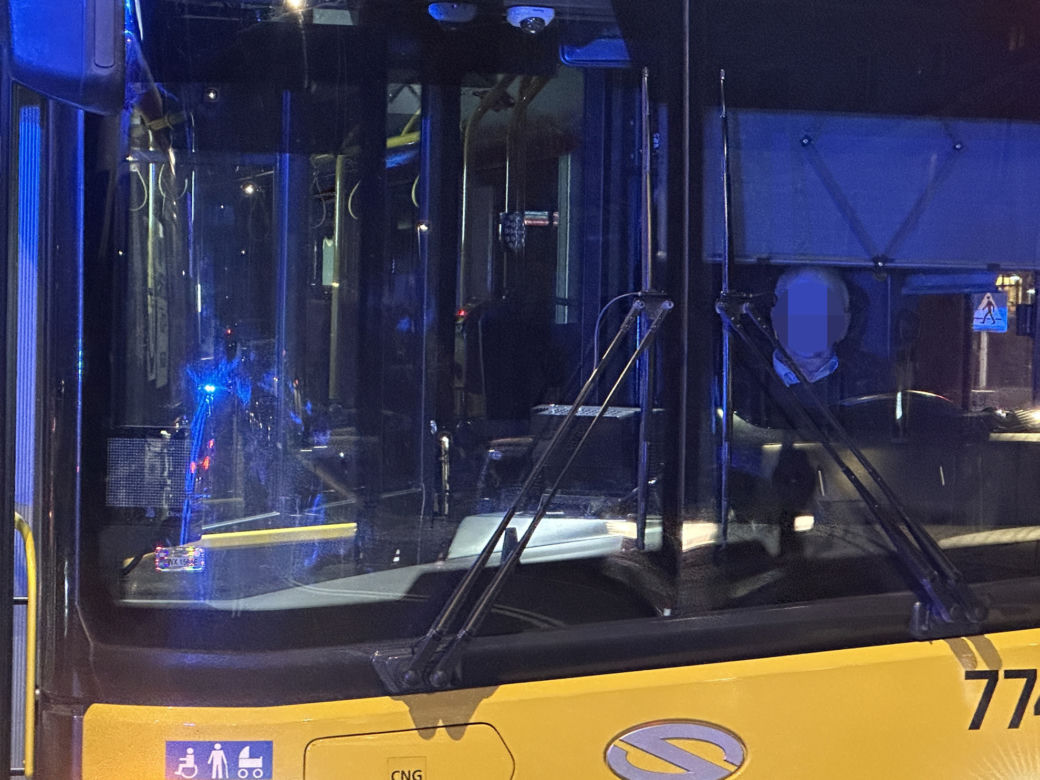 Autobus miejski huknął w 9-latka na rowerze. Chłopiec trafił do szpitala