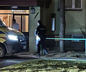 Sąsiedzi znaleźli zwłoki. Tragedia w bloku na Bemowie