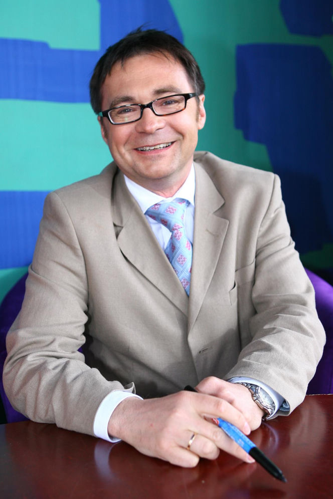 Prezenter TVP zostaje mistrzem pogrzebów! Zaskakująca decyzja gwiazdy