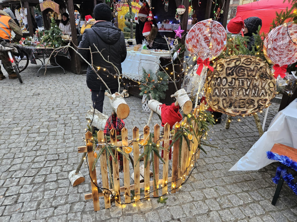 Jarmark Świąteczny w Biskupcu. Na scenie wystąpił zespół Arka Noego [ZDJĘCIA]