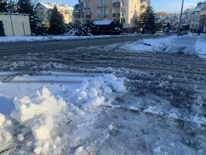Zima w Bydgoszczy. Mieszkańcy wściekli na stan oblodzonych chodników. Drogowcy zapowiadają kary