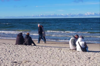 Hotele pękają w szwach po wakacjach. Turyści ruszyli nad Bałtyk