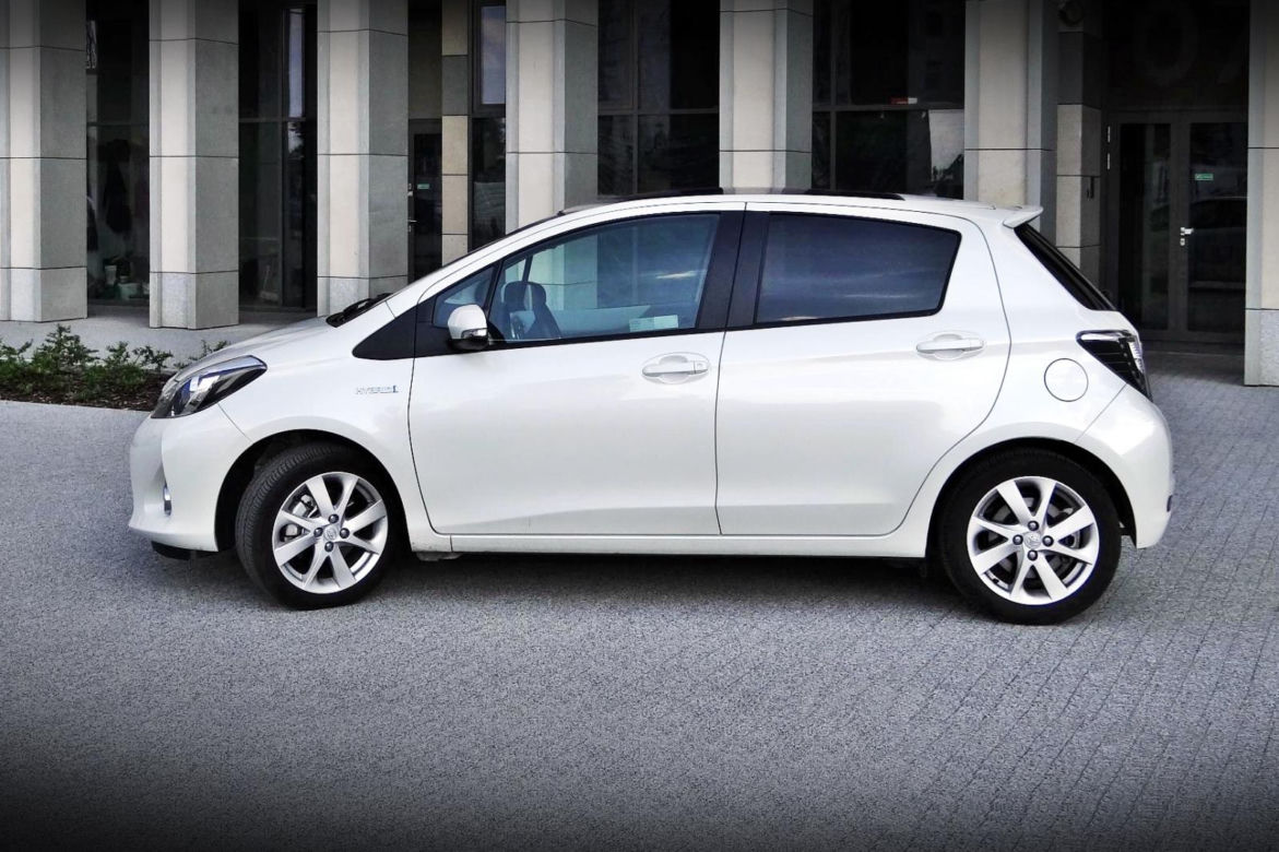Toyota Yaris Hybrid 100