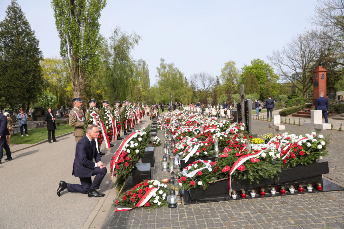 Prezydent upamiętnił ofiary katastrofy smoleńskiej