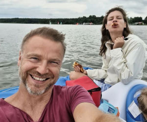 Krystian Wieczorek i jego żona Maria Szafirska-Wieczorek na łódce