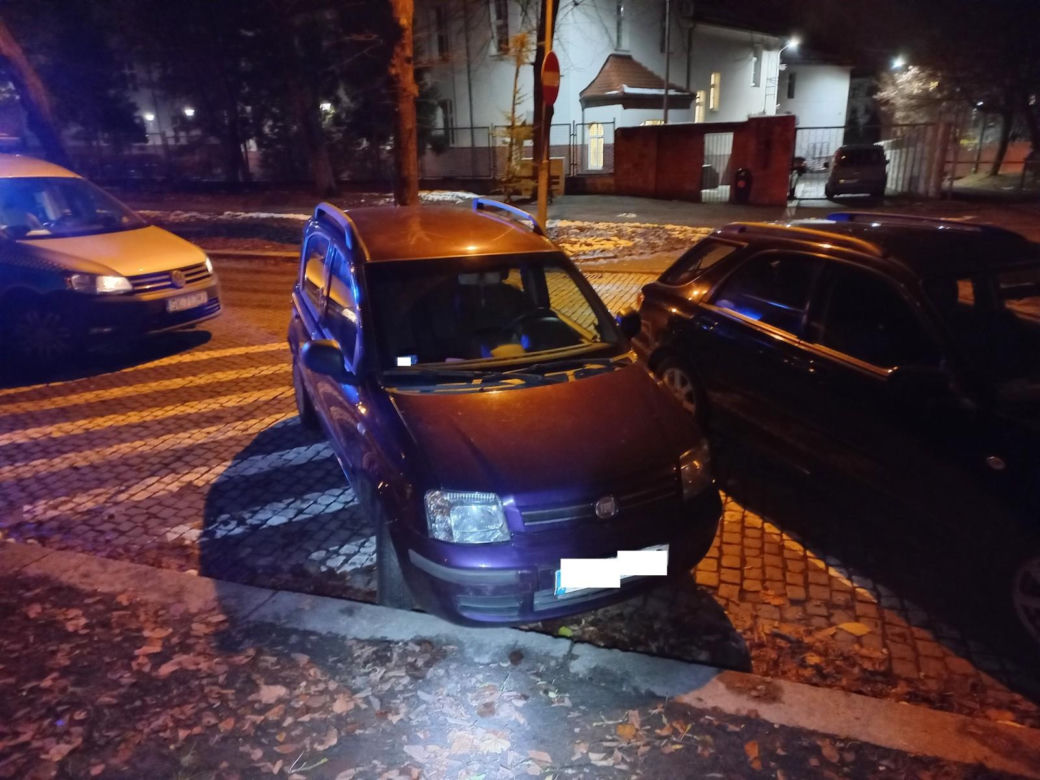 Tak parkują "miszczowie parkowania" z Katowic. Strażnicy miejscy rozkładają ręce 
