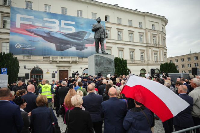 Obchody miesięcznicy smoleńskiej w Warszawie