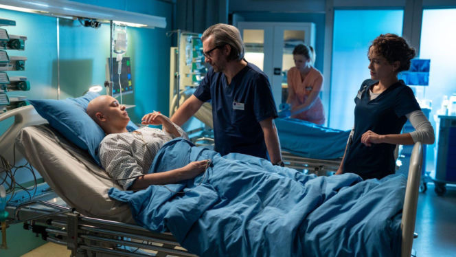 Na dobre i na złe odc. 988. Artur Bart (Piotr Głowacki), Iga (Anna Szymańczyk), Julka (Aleksandra Hamkało)