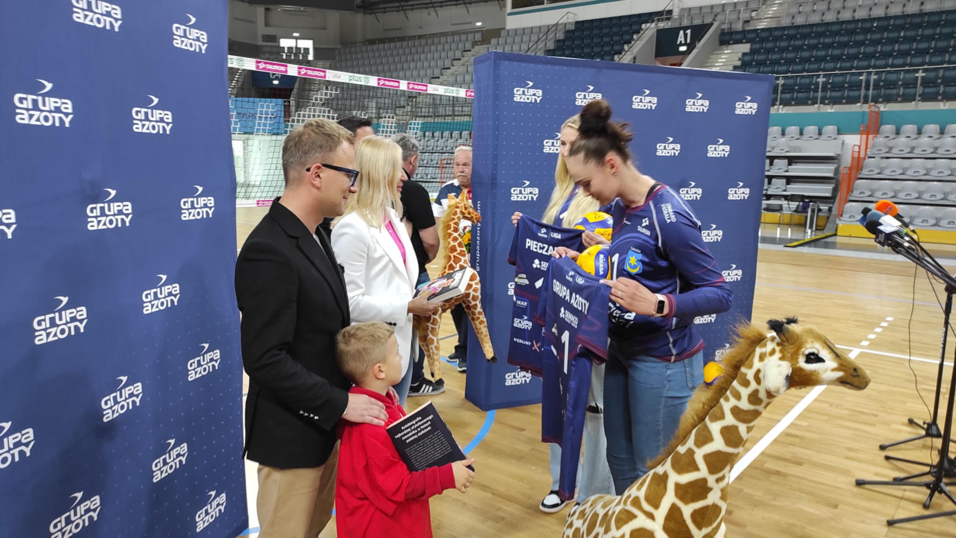 Podpisanie umowy sponsorskiej między Grupą Azoty S.A. i VOLLEY JEDYNKA Tarnów na sezon 2023/2024