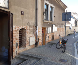 Zabytkowe cegły zostały odsłonięte