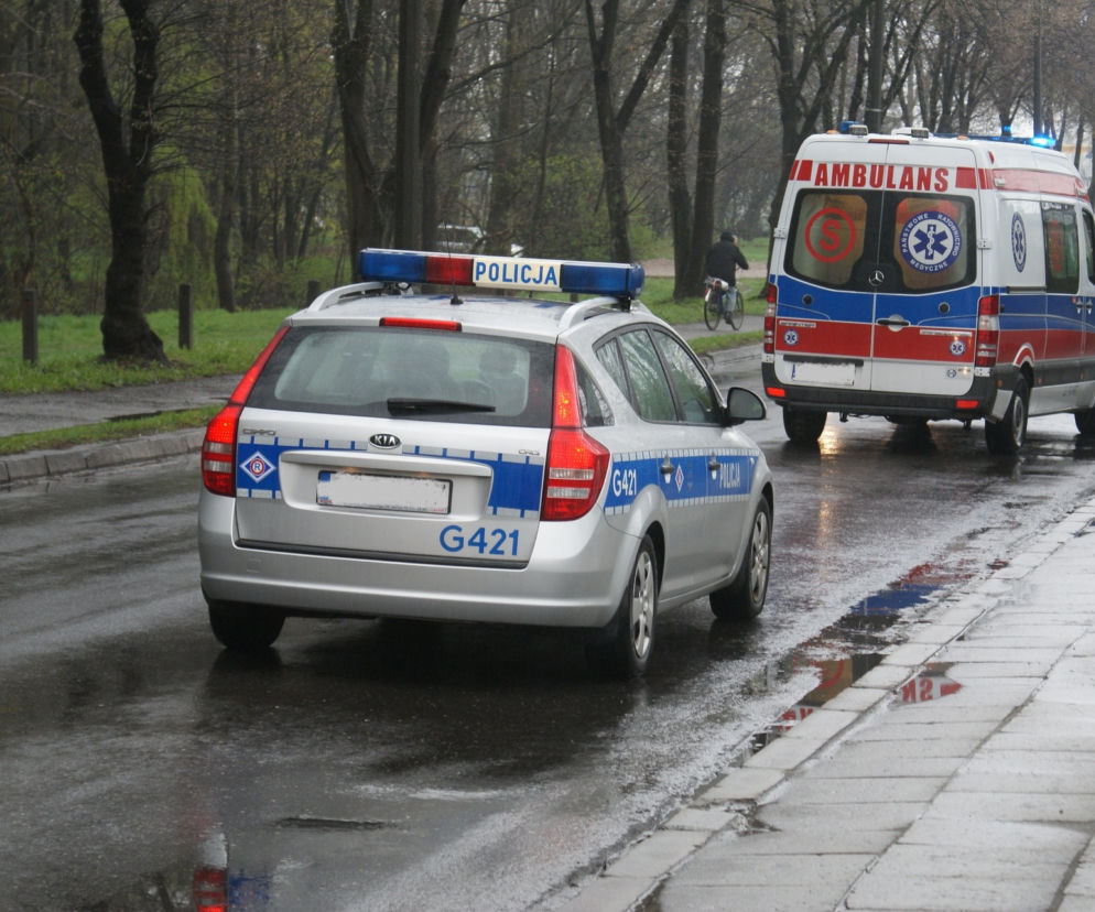 HORROR na drodze! ZGINĄŁ mężczyzna potrącony przez dwa samochody!