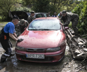 Region przemyski. Sprzątanie po powodzi.