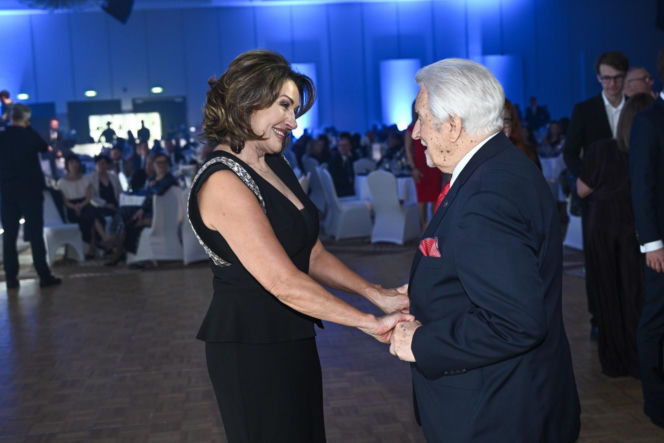 Radosław Sikorski odznaczył Ambasadorów Totalizatora Sportowego