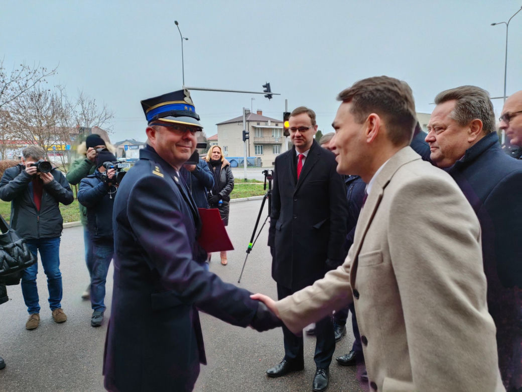 Łomżyńscy strażacy mają nowego zastępcę komendanta i nowy wóz [ZDJĘCIA]