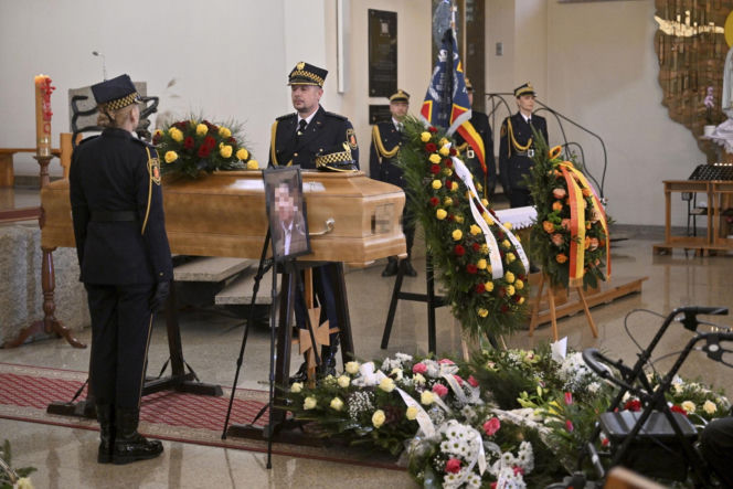 Pogrzeb strażnika miejskiego z Warszawy. Krzysztof zmarł na służbie