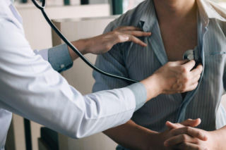 Kardiolog: analiza głosu może pomóc wykrywać choroby serca. Sztuczna inteligencja pozwala badać tzw. biomarkery głosowe.