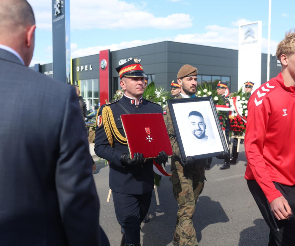 Tłumy zwykłych mieszkańców pożegnały Łukasza Litewkę. Wzruszające słowa. Łukasz był bardzo dobrym człowiekiem