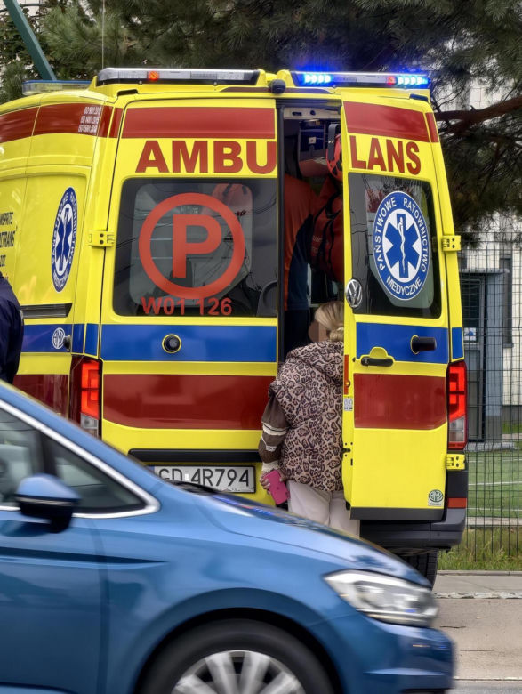 8-latek na hulajnodze potrącony przy szkole. Wjechała w niego Skoda. Kierowca miał jeździć "na aplikację"